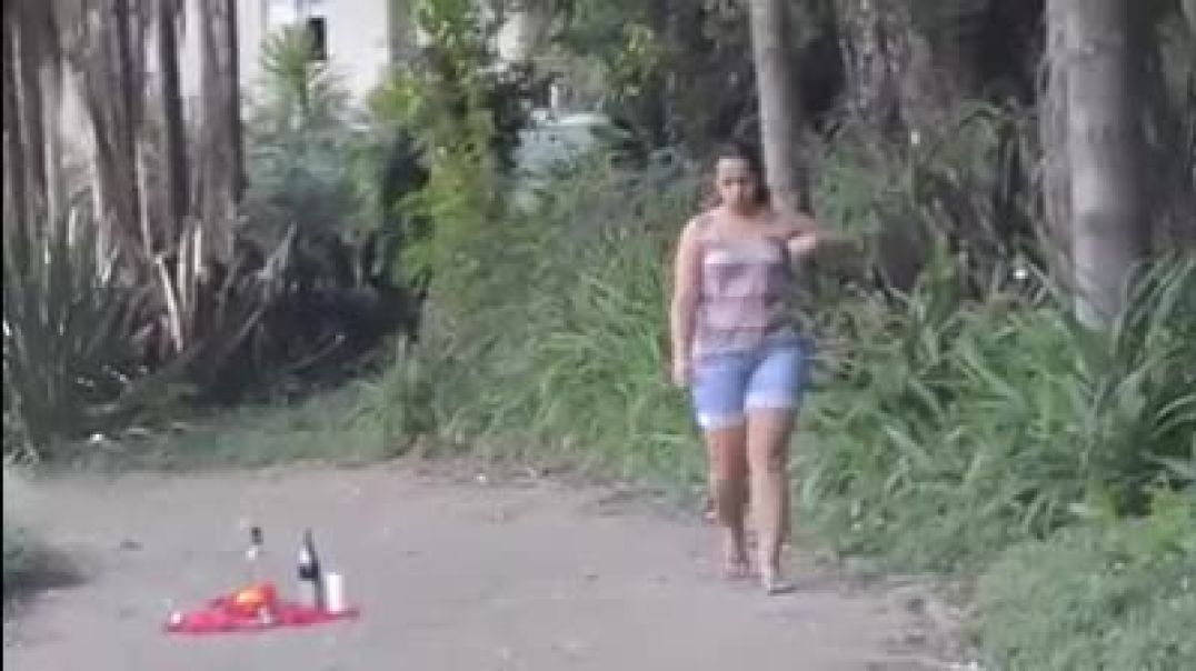 Pegando-dinheiro-na-macumba